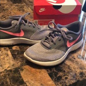 Women’s Size 7 Nikes